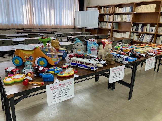 中央公民館にサンタさん!?(おもちゃのお医者さん)